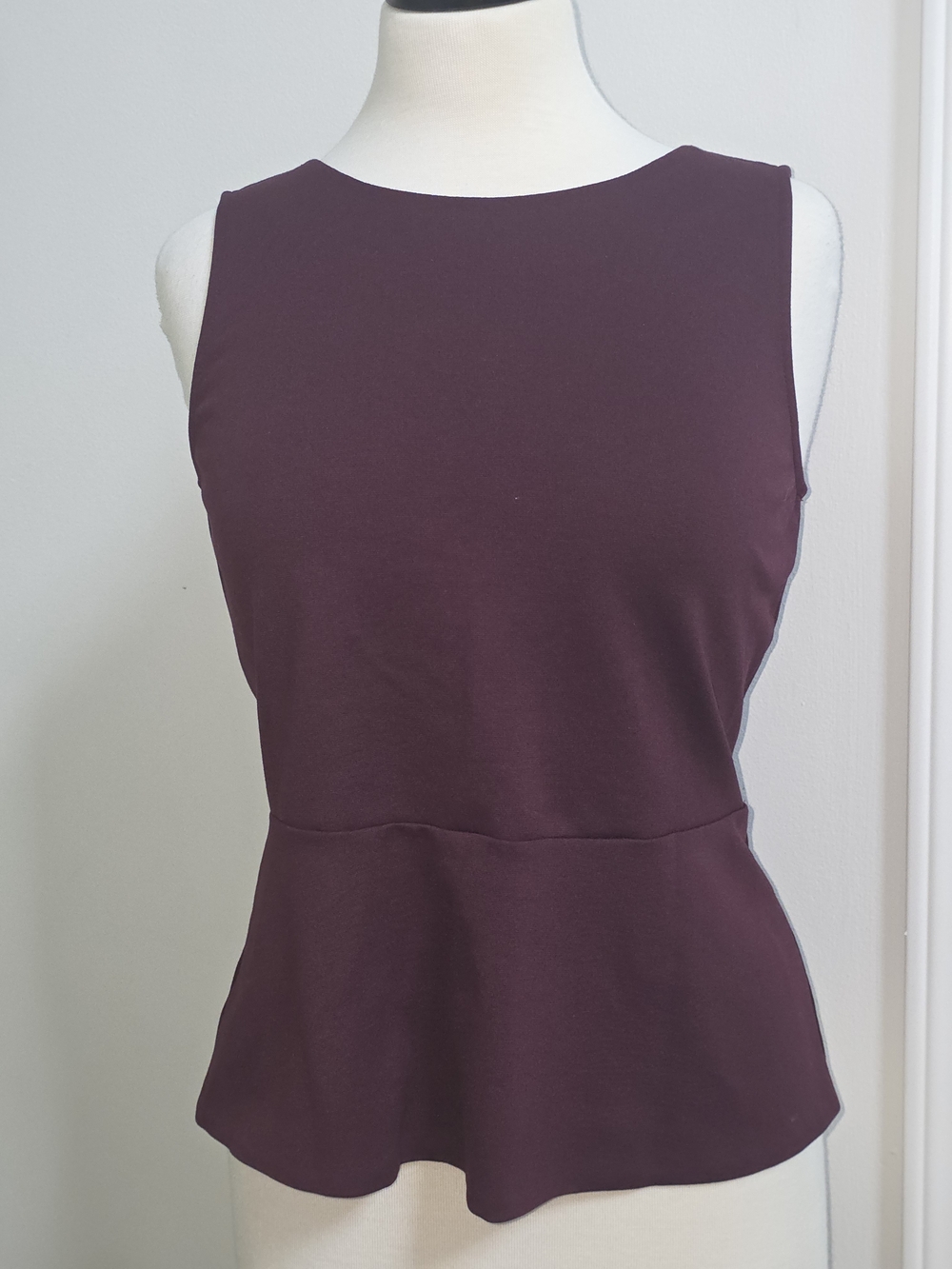 LOFT Sleeveless Peplum Top in Plum/burgandy